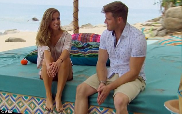 43EB134300000578-4852600-Nice_try_Blake_asked_Kristina_out_on_a_date_but_she_declined-a-71_1504629028363